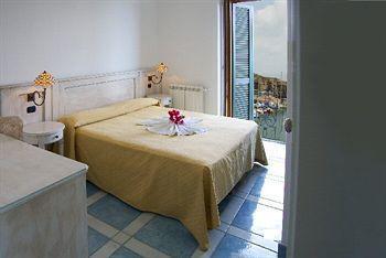Isolabella Hotel Ventotene Buitenkant foto